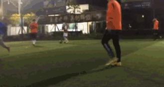 鹿晗踢球明星队,鹿晗踢球什么水平