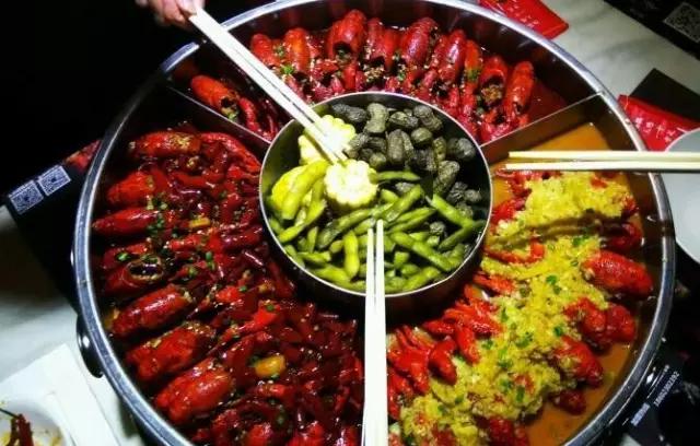 同样一家店，别人排成“葛优瘫”，我们吃到嗨翻天！