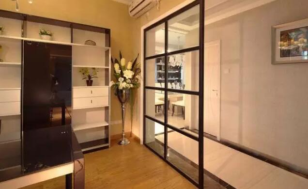 卫生间干湿分离玻璃隔断安装,卫生间极简玻璃隔断怎么安装