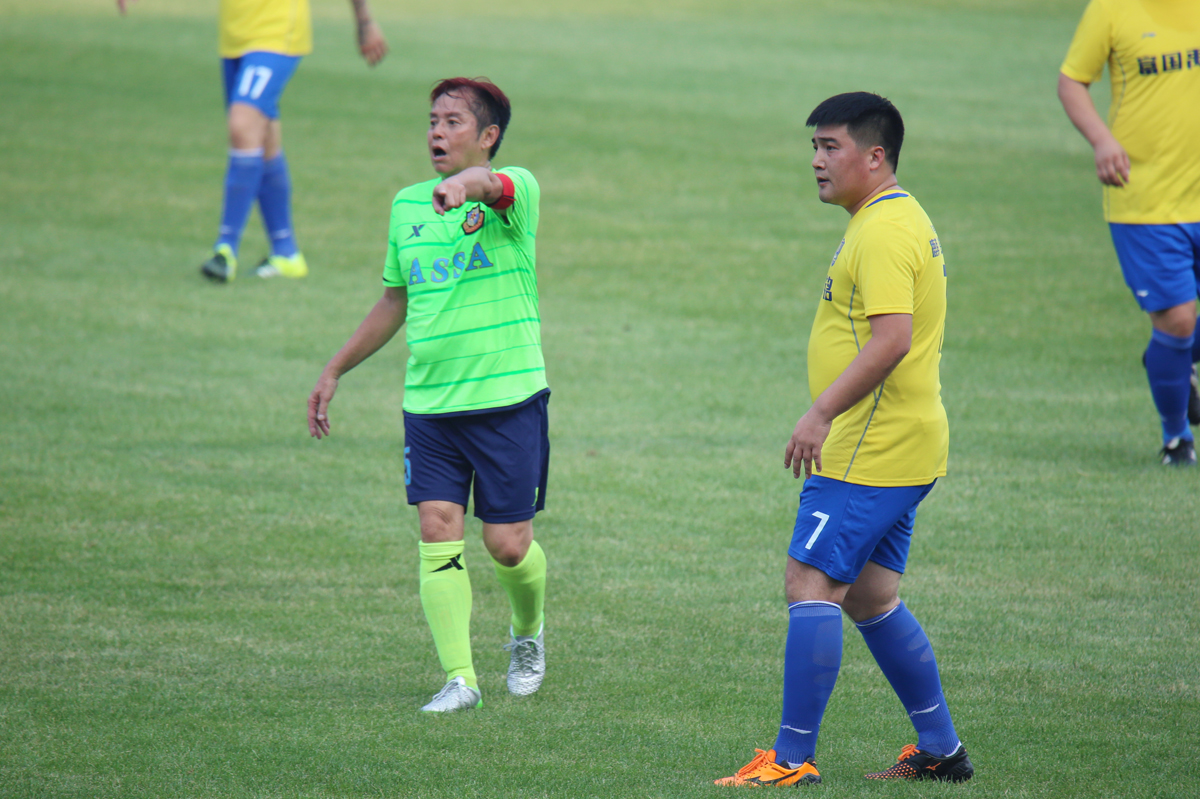 香港明星足球队中山公益赛,香港明星足球队谭咏麟表演视频