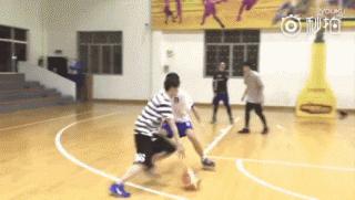 鹿晗打篮球拉杆视频,鹿晗扣篮高手
