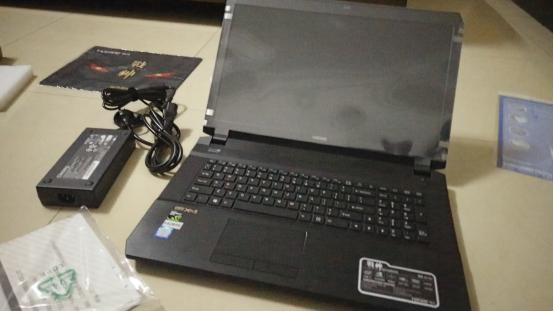 室友买了1万元的电脑,室友1200块钱买个电脑