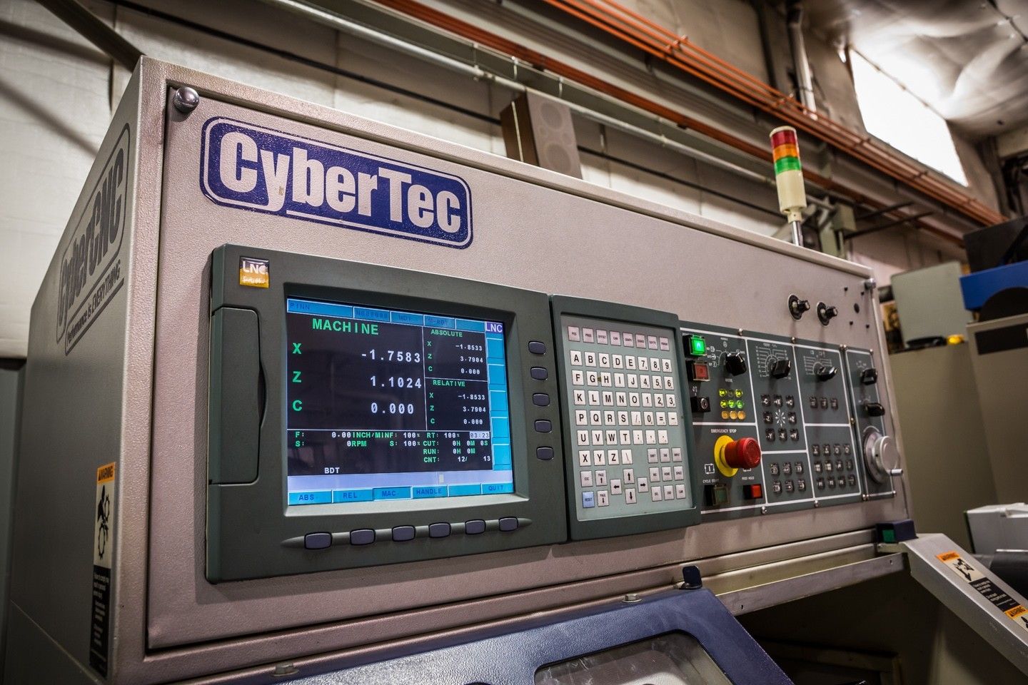 台湾丰雷数控车床,RFC-25,最节省场地的生产应用设备