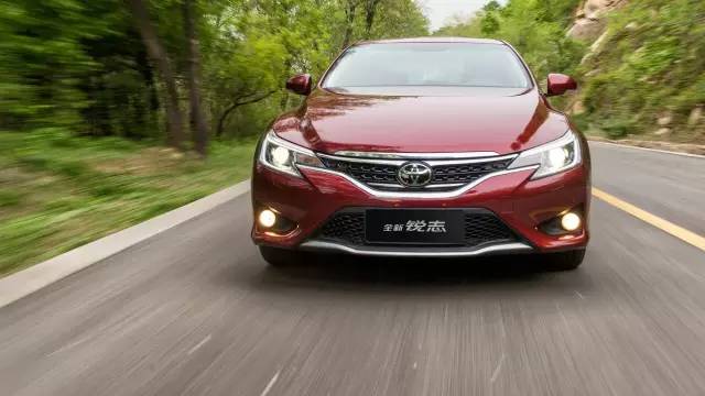 凯美瑞六代对比锐志,被低估的日系家轿