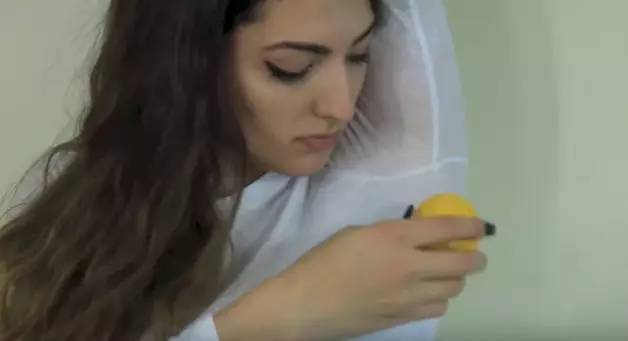 拉链不顺很涩怎么办,拉链不顺滑用铅笔就可以解决