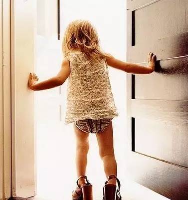 3岁孩子穿衣服挑三拣四怎么办,3岁孩子该自己穿衣服吗