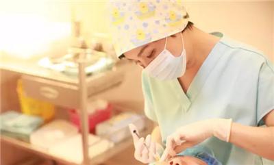 脸上有痘坑是怎么回事,男士脸上痘坑痘印修复