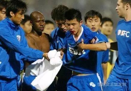 登巴巴凌空斩曼联,登巴巴打杰拉德