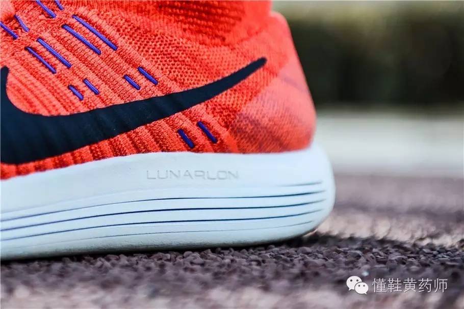 耐克卖2000块钱一双,一双正品耐克袜子最低多少钱