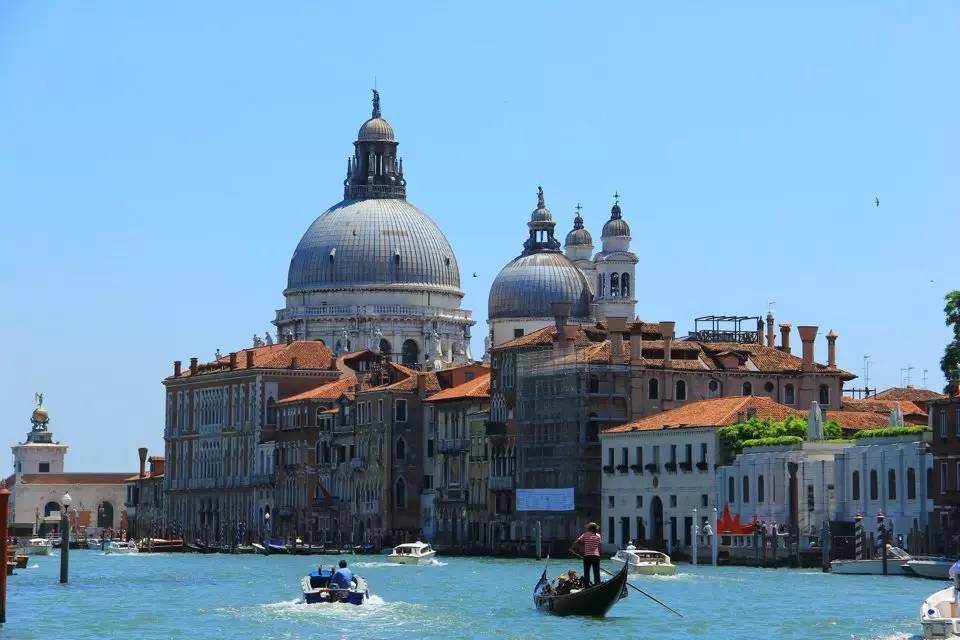 威尼斯不坐船可以吗,威尼斯不会太潮吗