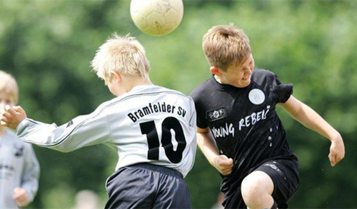 足球头球会伤大脑吗,头球真的会影响脑神经吗