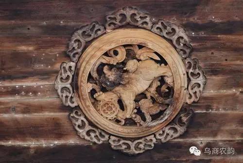 义乌这座老宅横梁的小鱼会变色，随天气一变一个准，你说神不神？