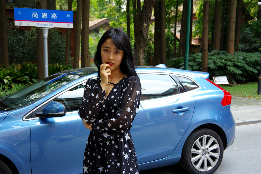 污！美女设计师竟然最喜欢V40的那个部位！