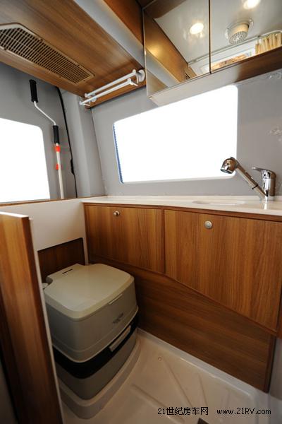 福特全顺最新国产b型自动挡房车,宇通依维柯房车国产自动挡