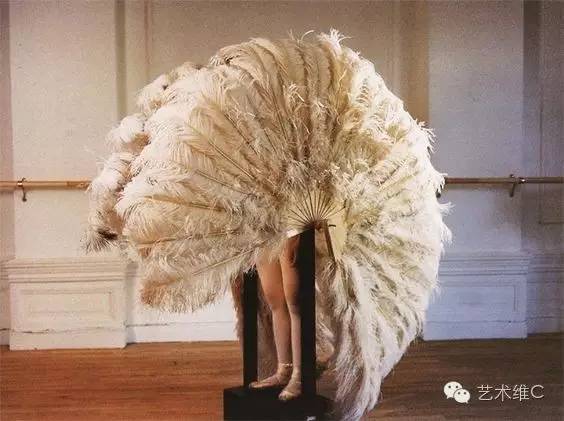 英国女性夏季服装风格特点,英国女性夏天穿衣打扮