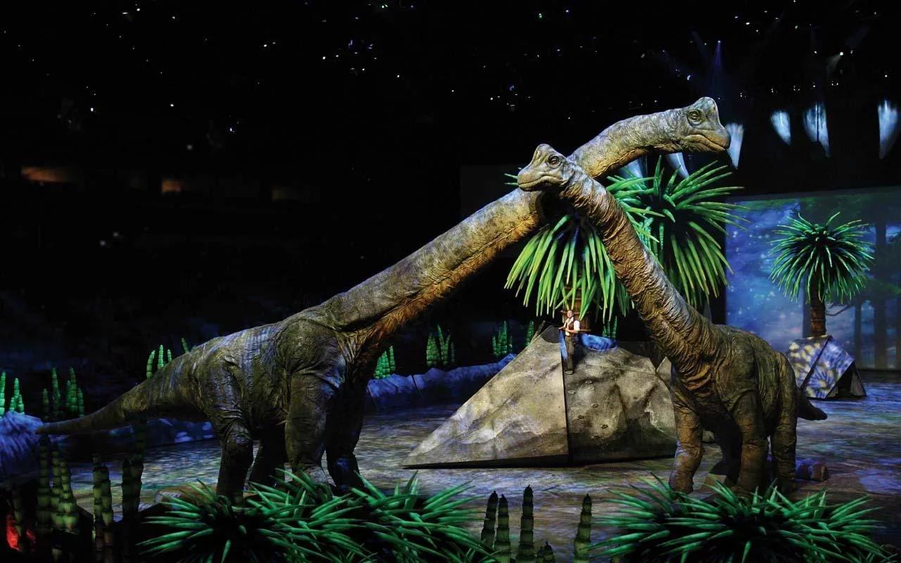 小孩脚下的足球，考古学家眼中的国宝，如今已震惊世界