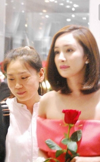 被镜头抓拍明星众生相,镜头抓拍明星微表情有多尴尬