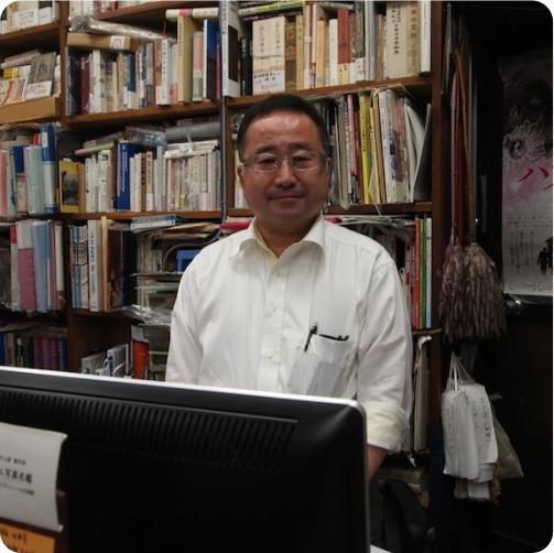 孙中山和周恩来都爱逛的那条街，有一家97年不变的书店。