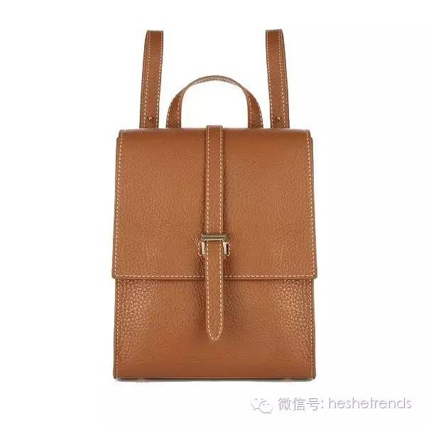 你知道就算大雨让整座城市颠倒你还可以解放双手背双肩包