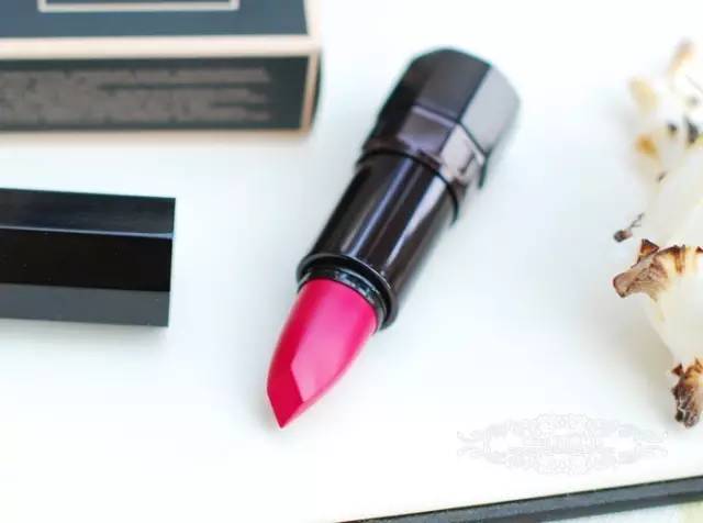 世上没有什么事情是一只口红不能解决的！如果有，那就是两只！