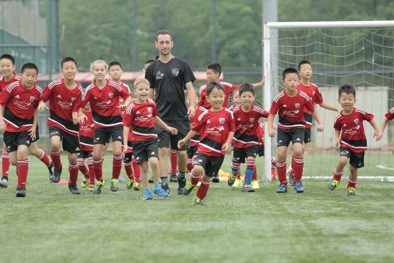 让足球变成纯粹的热爱,让足球陪着我们成长