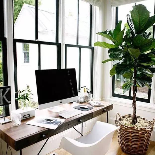 设计师办公桌VS普通人的办公桌，我方了