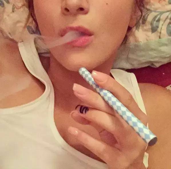 潮来潮趣丨谁说“抽烟”不能又酷又不伤身？潮人抽这烟爸妈绝对不会骂！