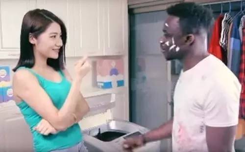 从这则丢人丢到国外的广告中，我们该反思些什么？