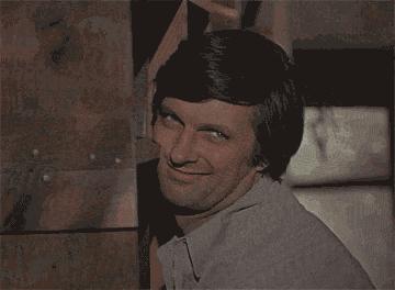 睡前故事朋友圈炫富,睡前发朋友圈的广告