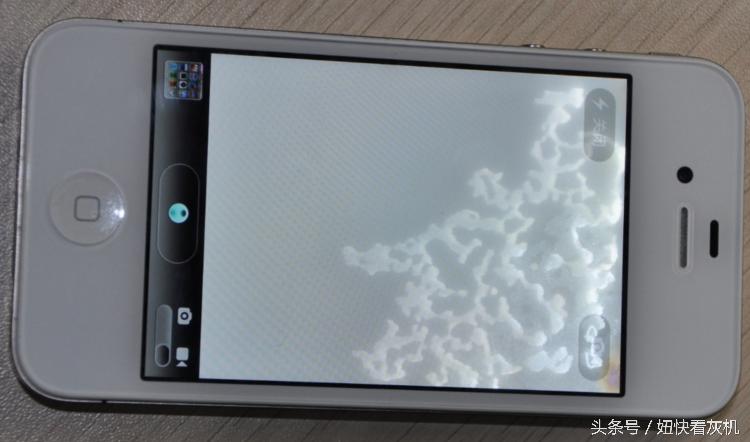 手机屏进水有湿影怎么办,手机进水了怎么办最有效方法