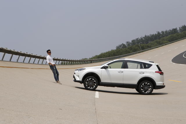 全新一代丰田rav4麋鹿测试,试驾全新丰田rav4诠释何谓是标杆