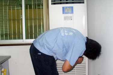 方形柜机空调清洗视频教程,柜机空调网怎么拆下来清洗