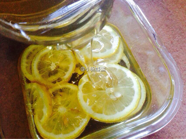 你见过可以嚼着吃的蜂蜜吗,像口香糖样嚼着吃的蜂蜜