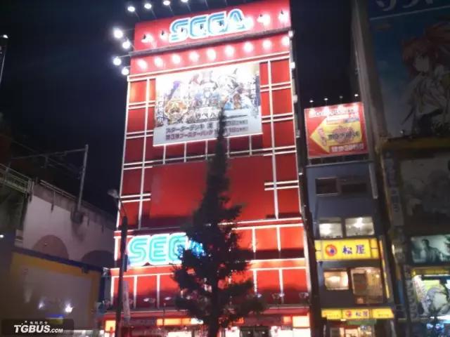 宅男的世界你不懂:一款“军宅专属”游戏如何救了日本街机业?