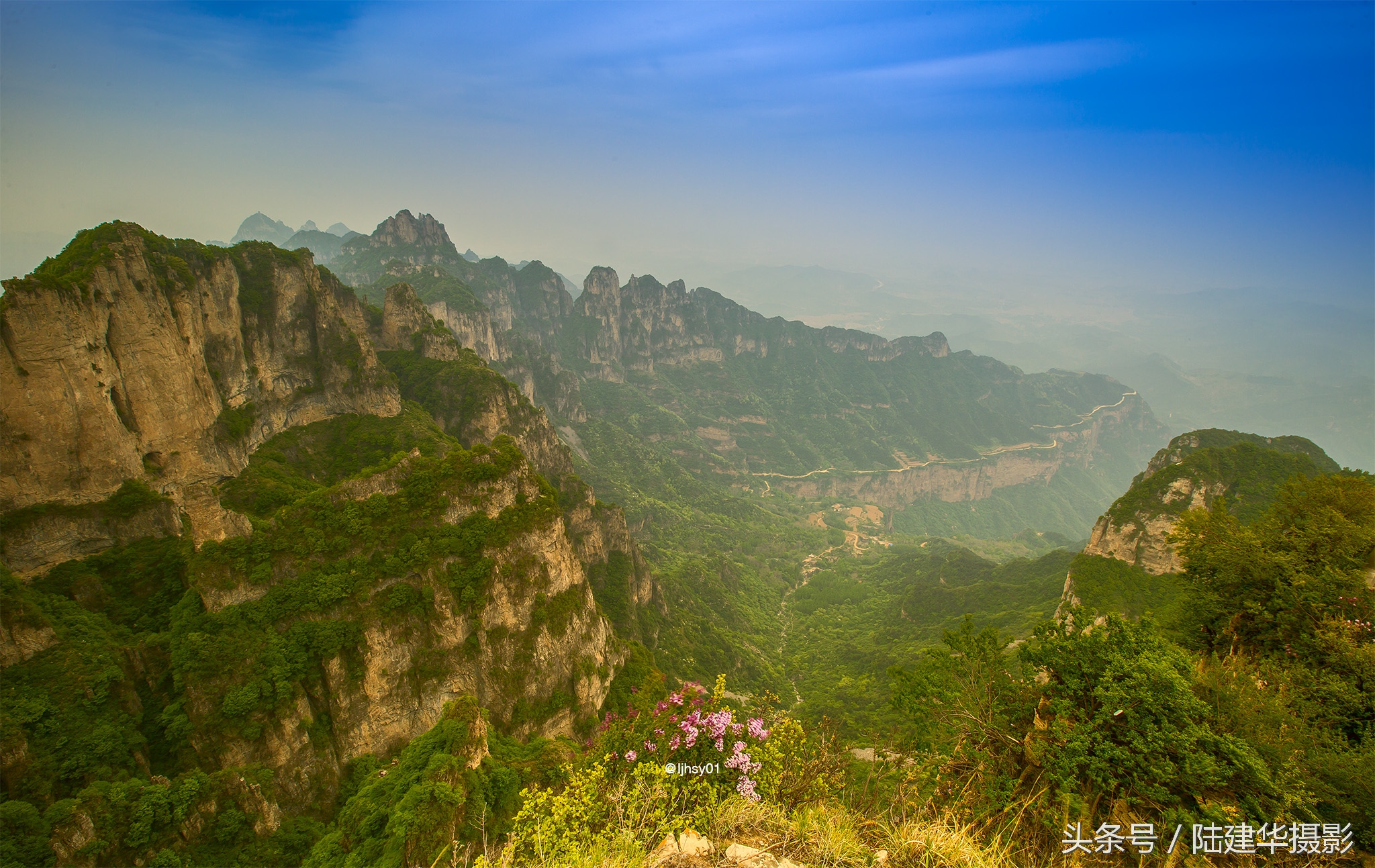 锡崖沟挂壁公路第一视角,锡崖沟悬崖上的挂壁公路