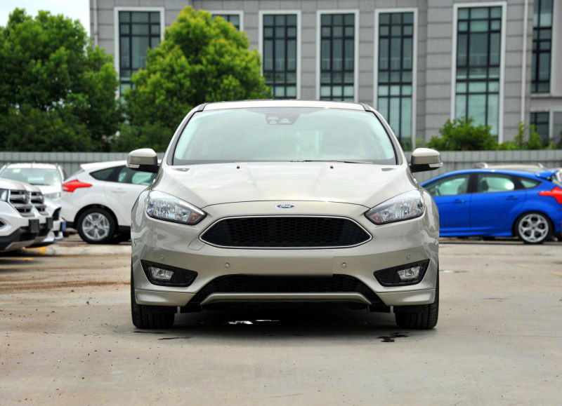 思域科鲁兹小心了，2017款阿斯顿福克斯新增了一个超屌的配置