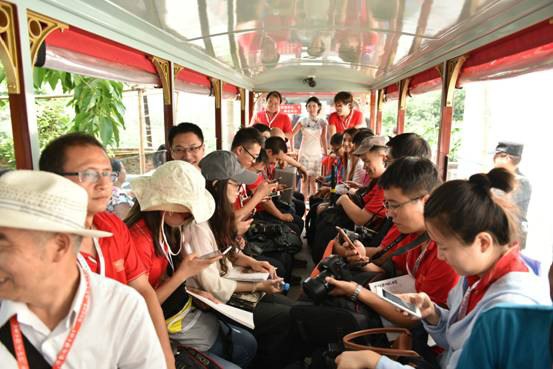 超多美图慎入！开神车，走丝路，这些不可思议的美景就在中国！