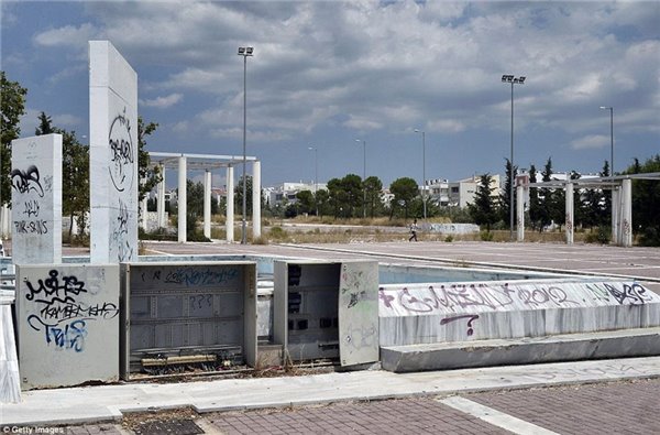 10年圣地变鬼城，雅典奥运会场馆已破烂不堪