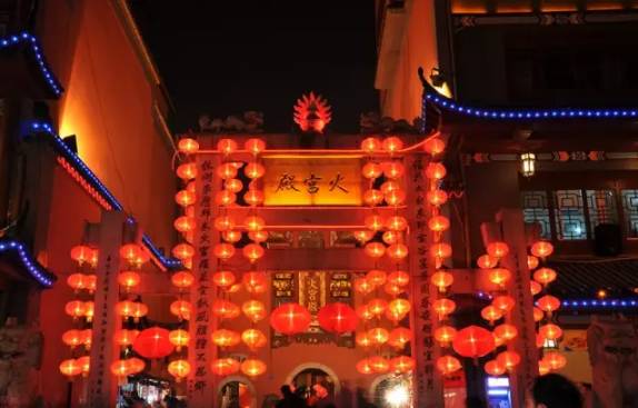 每个城市本地人不去的美食街,有一条美食街值得去品味