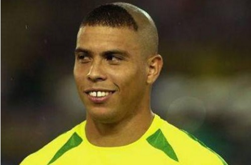 梅西十大奇葩表现,梅西新发型遭吐槽