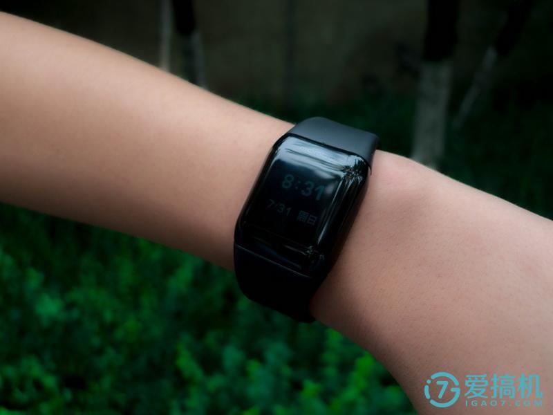 乐心运动手表充电,乐心运动手表显示实时数据