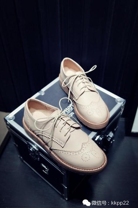 原创设计轻奢细跟单鞋,复古雕花鞋穿搭