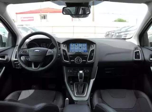 福克斯和科鲁兹哪个品牌质量好些,两厢经典福克斯和科鲁兹测试