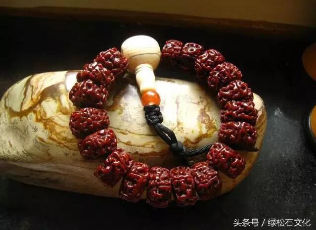 蜜蜡手串怎么佩戴男士,男士佩戴和田玉手串效果