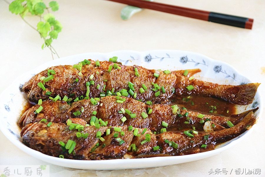 煎鱼掉皮怎么继续做红烧鱼,煎鱼怎么不粘锅不掉皮红烧