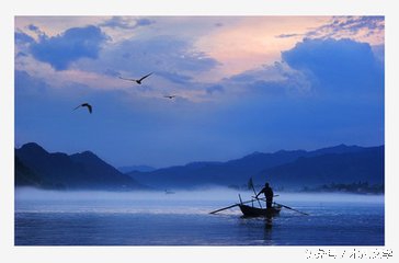 淡淡清江，记忆深九重