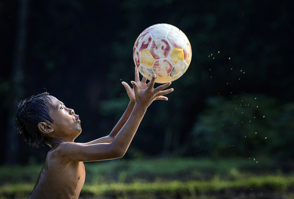 足球运动中常见的损伤有哪些,足球运动中损伤的预防与处理