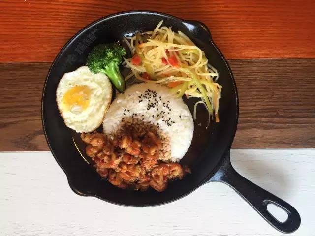 有“琪”你就来免单|郑文琪小龙虾盖浇饭强势来袭，召唤“琪”人