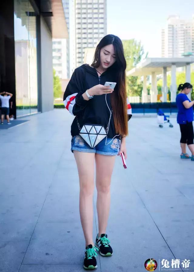 穿上运动鞋去跑10公里,穿上跑鞋就可以运动