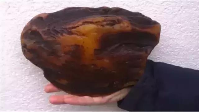 最大的琥珀蜜蜡原石,世界最贵蜜蜡原石